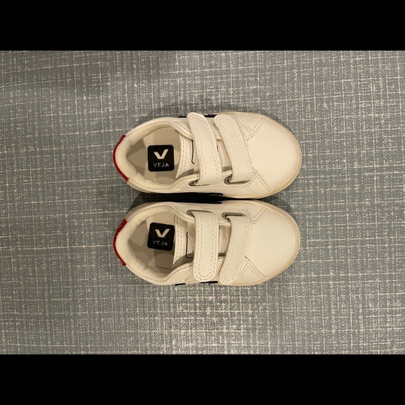 Brand new veja sneakers - Picture 2 of 5
